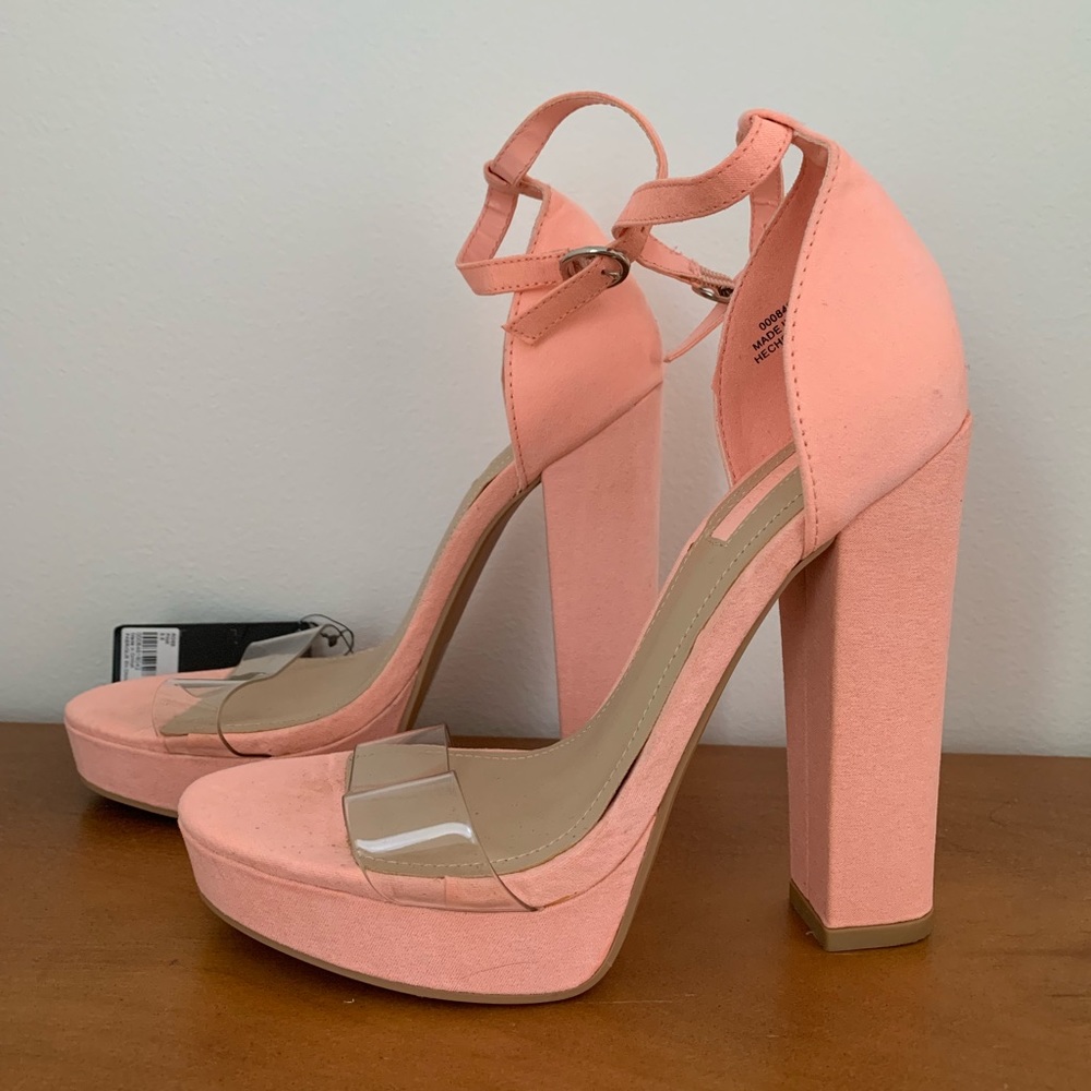 3/20💲 Pink Strappy chunky Heels